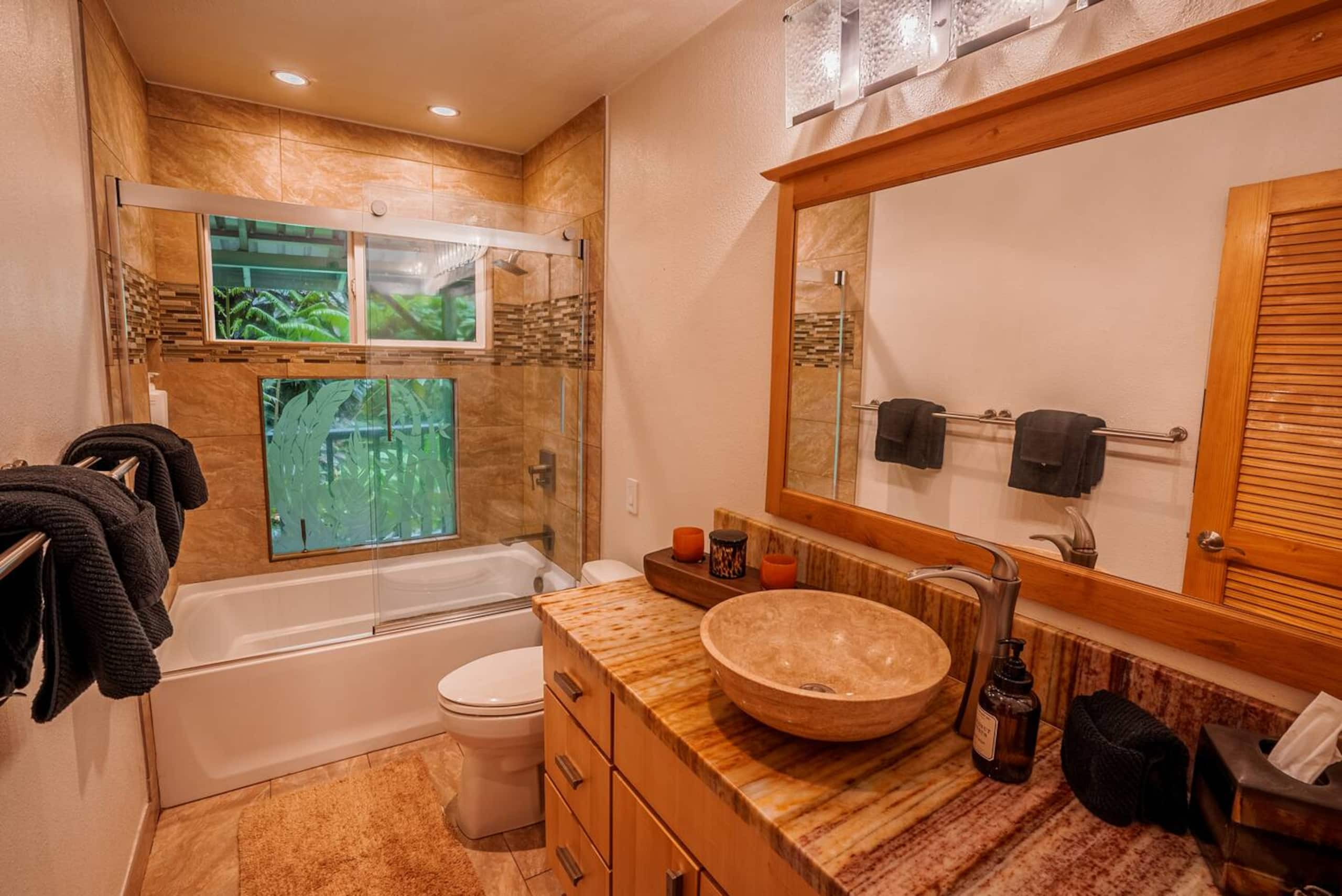 Home in Kailua-Kona · ★5.0 · 5 bedrooms · 9 beds · 3 baths - Image 31