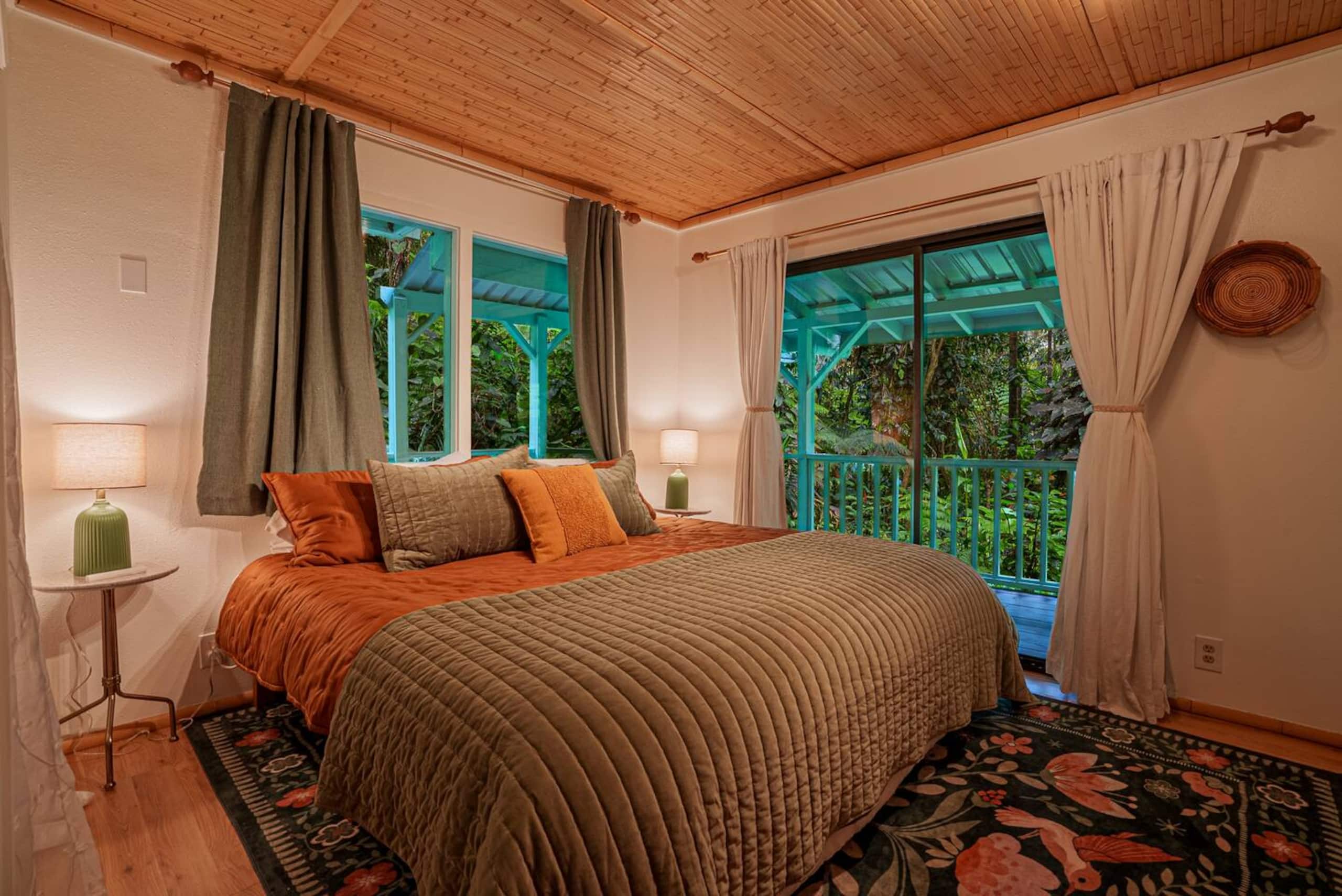 Home in Kailua-Kona · ★5.0 · 5 bedrooms · 9 beds · 3 baths - Image 12