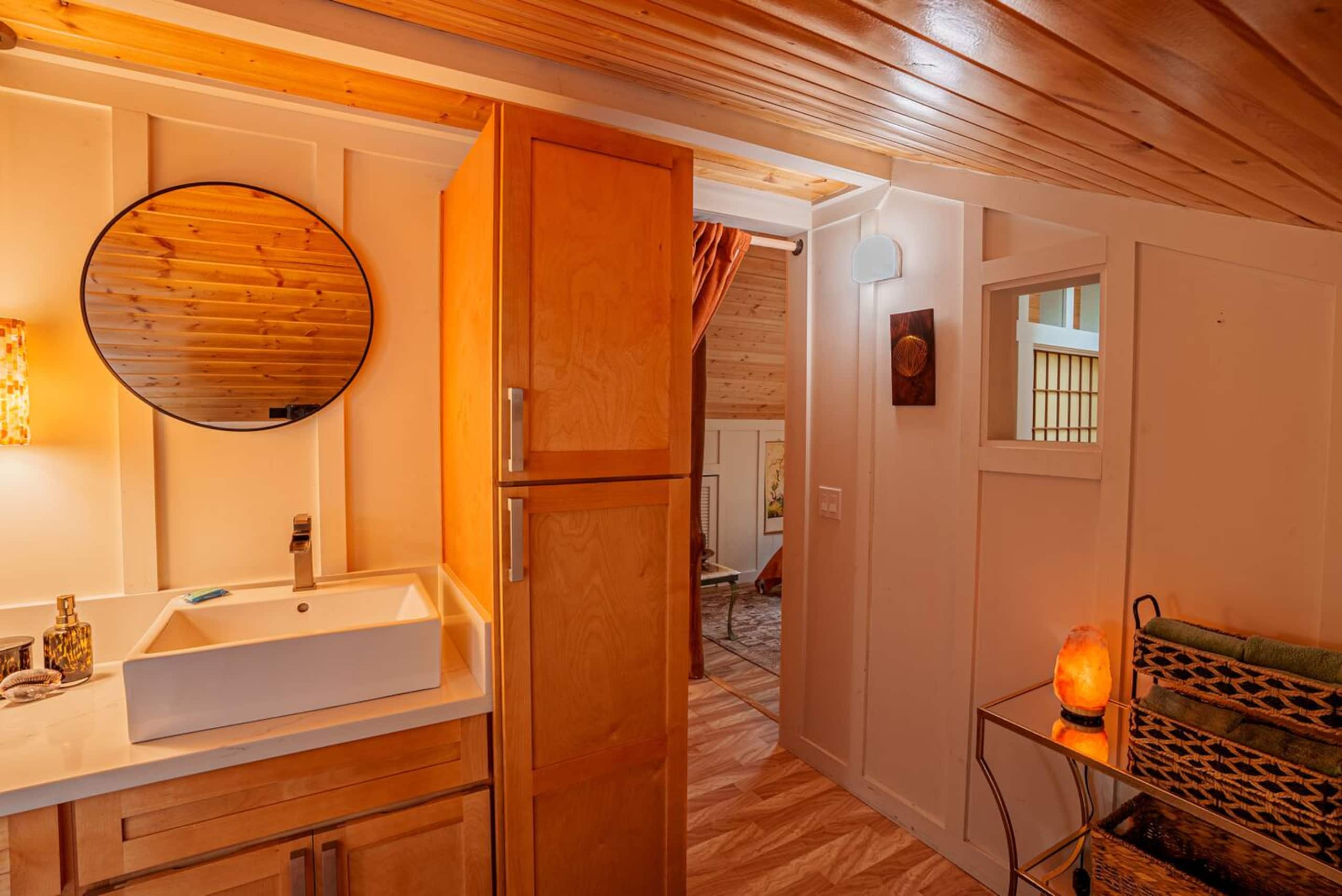 Home in Kailua-Kona · ★5.0 · 5 bedrooms · 9 beds · 3 baths - Image 38