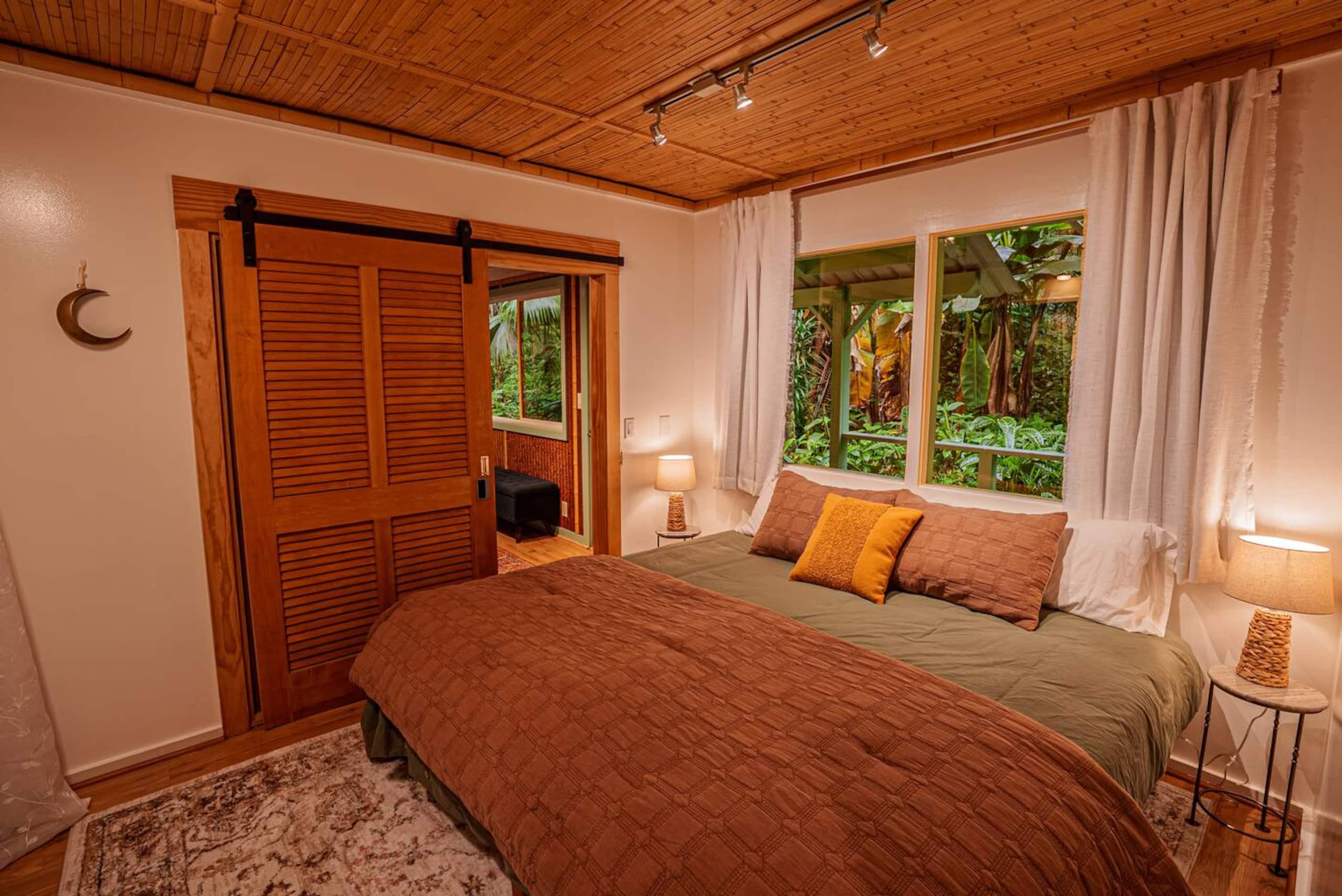 Home in Kailua-Kona · ★5.0 · 5 bedrooms · 9 beds · 3 baths - Image 17