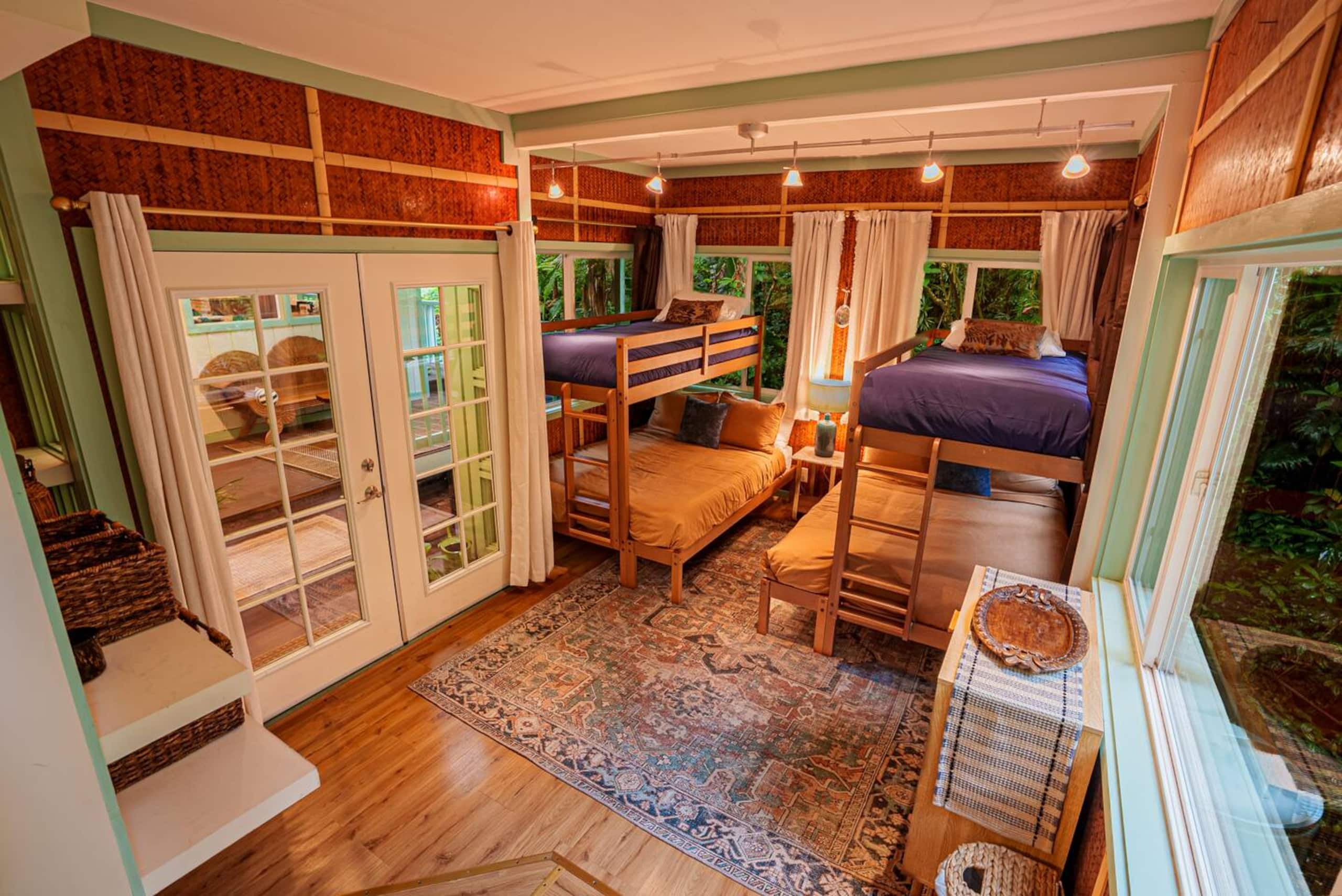 Home in Kailua-Kona · ★5.0 · 5 bedrooms · 9 beds · 3 baths - Image 23