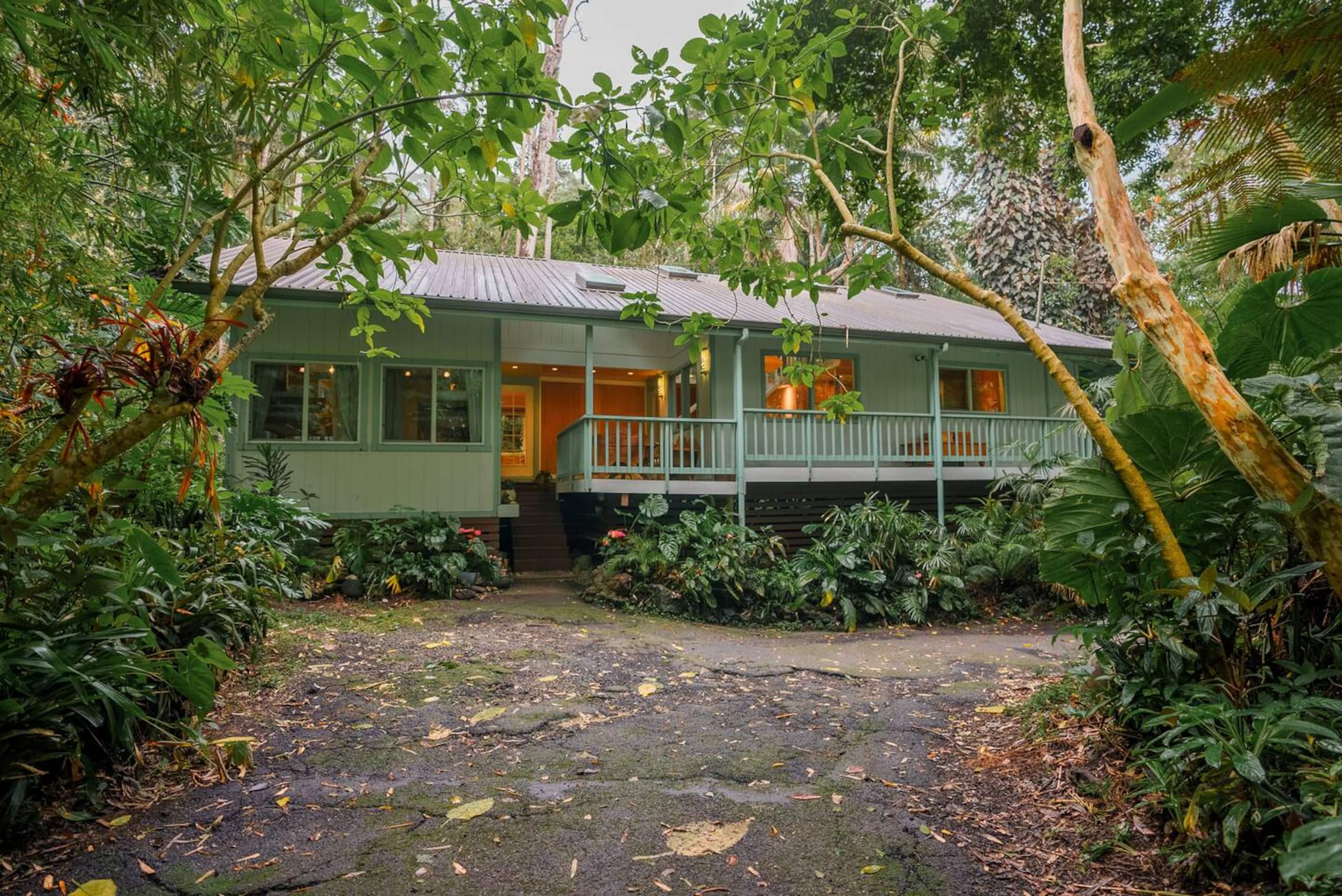 Home in Kailua-Kona · ★5.0 · 5 bedrooms · 9 beds · 3 baths - Image 41