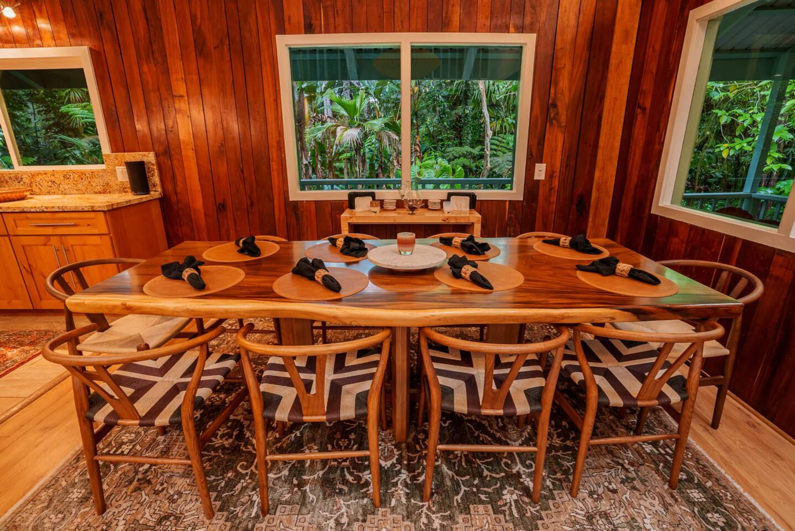 Home in Kailua-Kona · ★5.0 · 5 bedrooms · 9 beds · 3 baths - Image 8