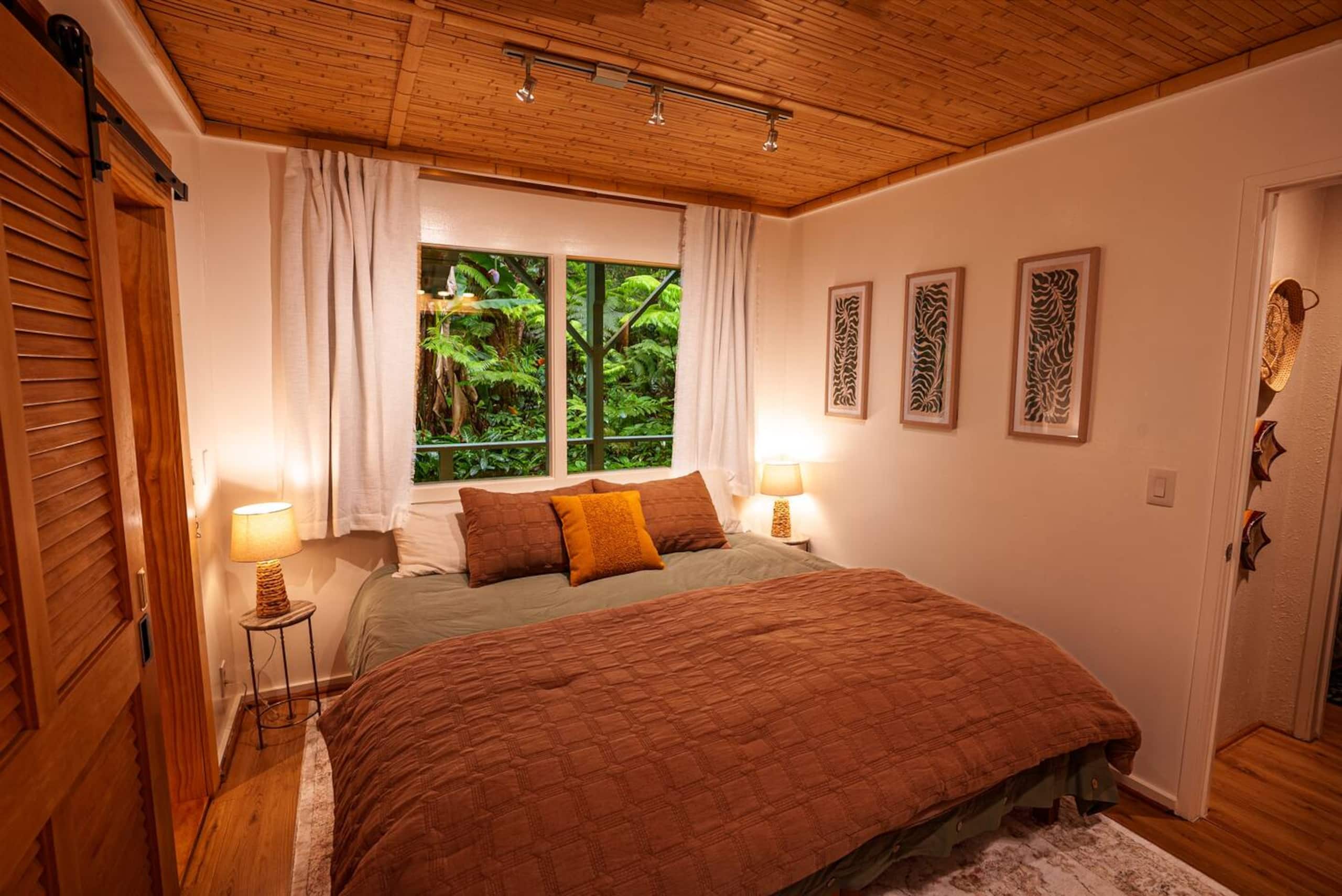 Home in Kailua-Kona · ★5.0 · 5 bedrooms · 9 beds · 3 baths - Image 15
