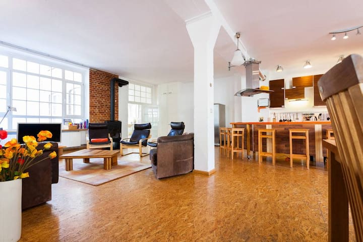 Spacy 220 sqm Loft in historic Factory gallery image 2