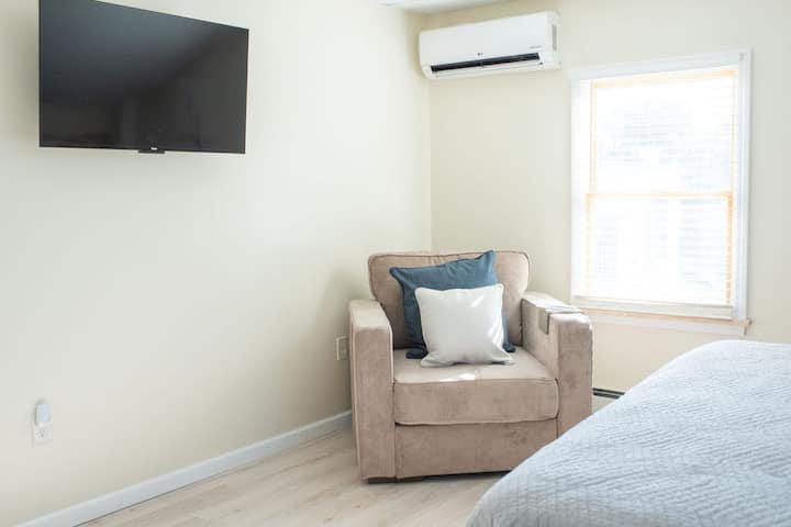 Ensisijainen makuuhuoneen TV