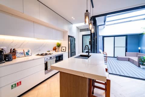 Warm & Welcoming Glebe Retreat: Family Fun Awaits!