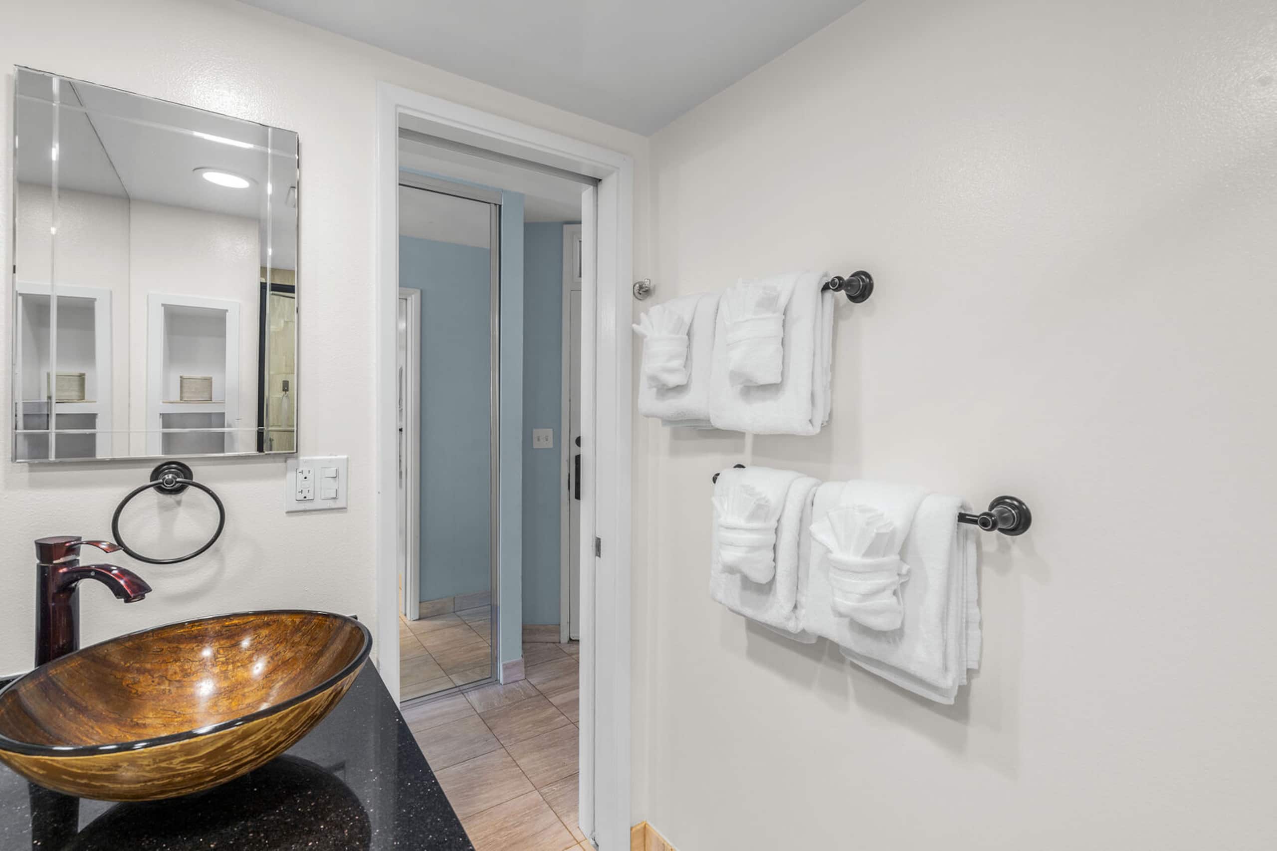 Condo in Kihei · ★5.0 · 1 bedroom · 2 beds · 1 bath - Image 24