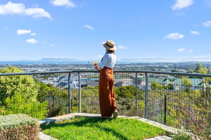 Villa in Boskloof Eco Estate with Bicoastal Views gallery image 2