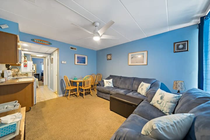 Pool Side Condo, 2 Blocks From Beach & Boardwalk! - Wildwood, NJ
