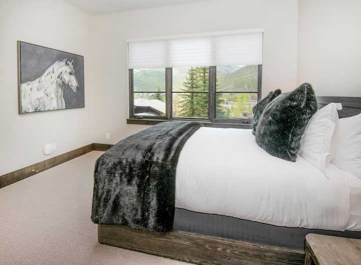 Bedroom 3 W/Queen Bed