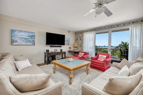 Oceanfront Condo Pool Hot tub Private Beach Access