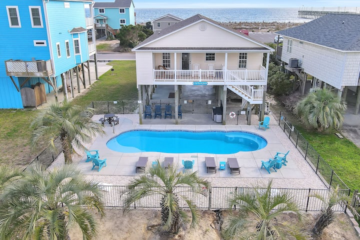 The Turtle Shell: Huge Private Pool Across From - Oak Island, NC