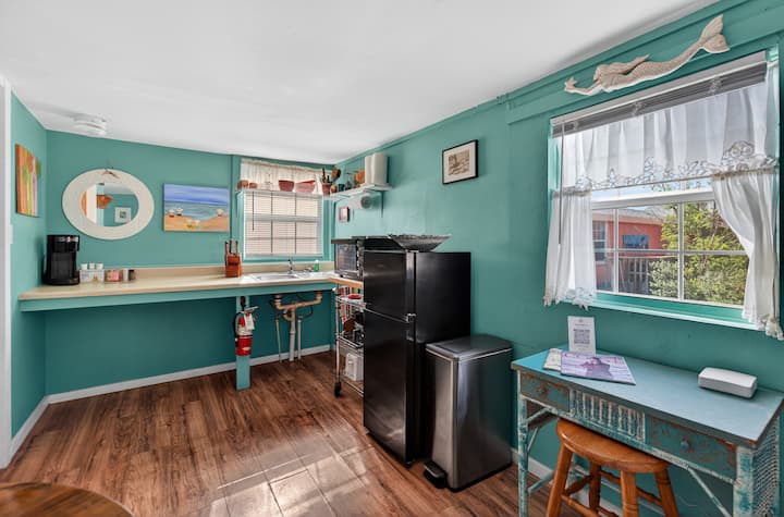 Tin Cottage By The Sea | Classic Port Aransas - Aransas Pass, TX
