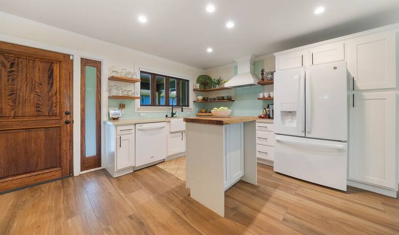 New Listing! Luxurious 4BR/3BA House with AC gallery image 3