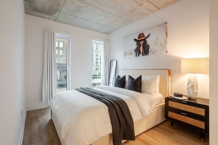 Stunning 3BR Penthouse in Old MTL +Free Parking gallery image 4