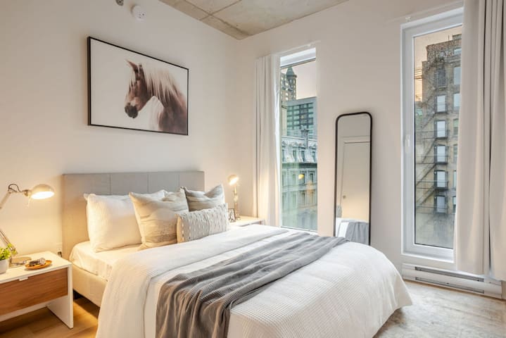 Stunning 3BR Penthouse in Old MTL +Free Parking gallery image 3