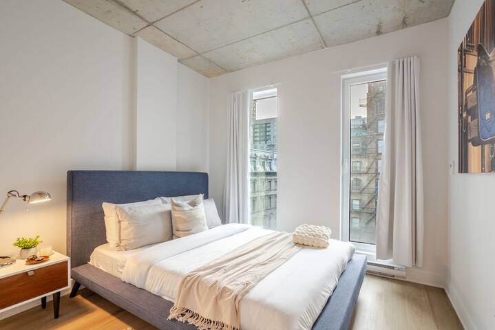 Stunning 3BR Penthouse in Old MTL +Free Parking gallery image 5