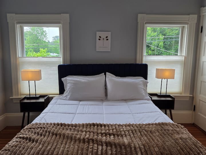 Dormitorio azul confortable