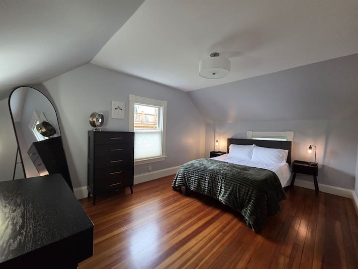 Dormitorio gris oscuro