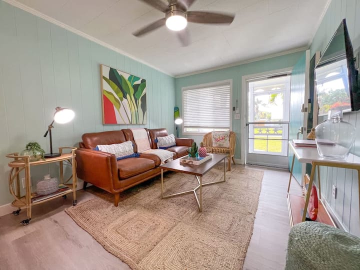 Charming Bungalow  | Close To Beach | 2 Beds - Siesta Key, FL