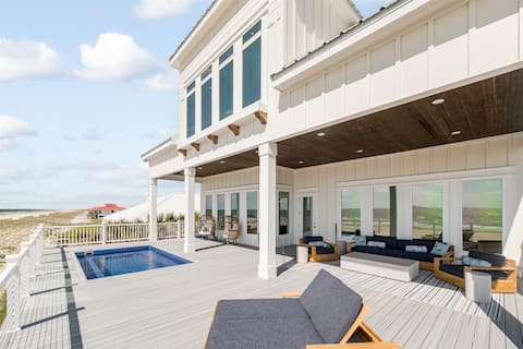 Bourbon Bay - Beachfront with Private Pool