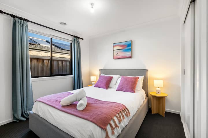 3. spavaća soba s bračnim krevetom i prostorom za pohranu 