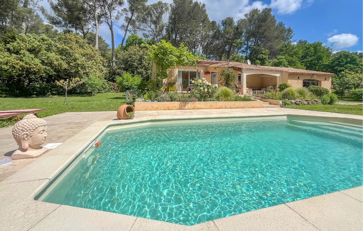 Nice Home In Salon-de-provence - Salon-de-Provence