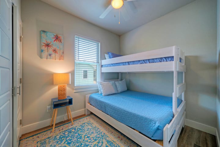 Მე-3 საძინებელში არის ორადგილიანი ორსართულიანი საწოლი.