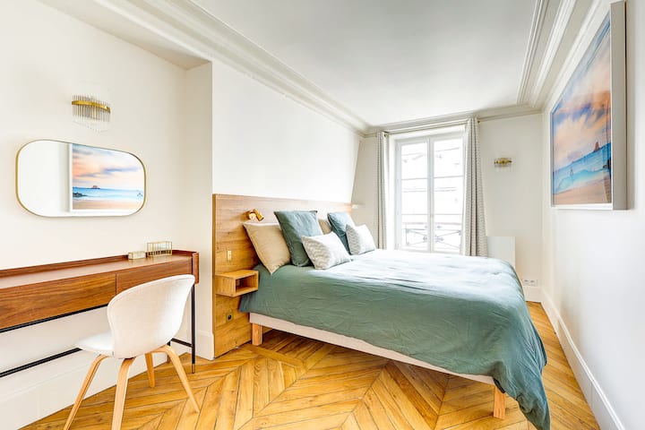 Спална соба со двоен кревет совршена за вашето сместување!