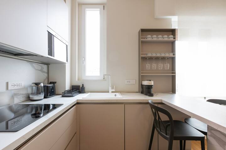 Bright two bedrooms Viale Certosa gallery image 5