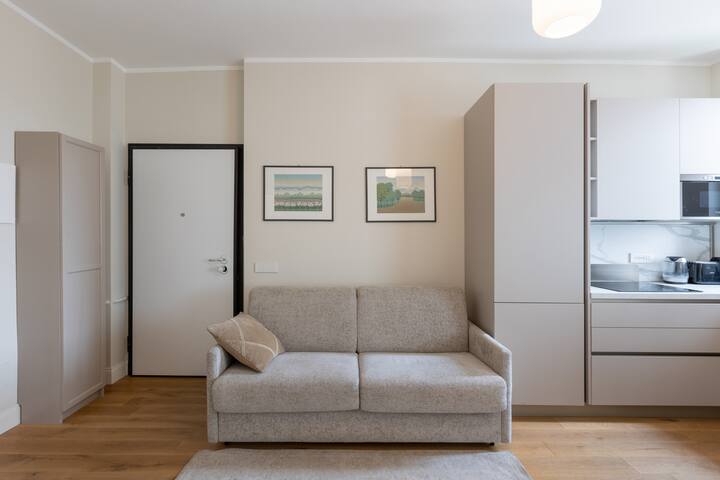 Bright two bedrooms Viale Certosa