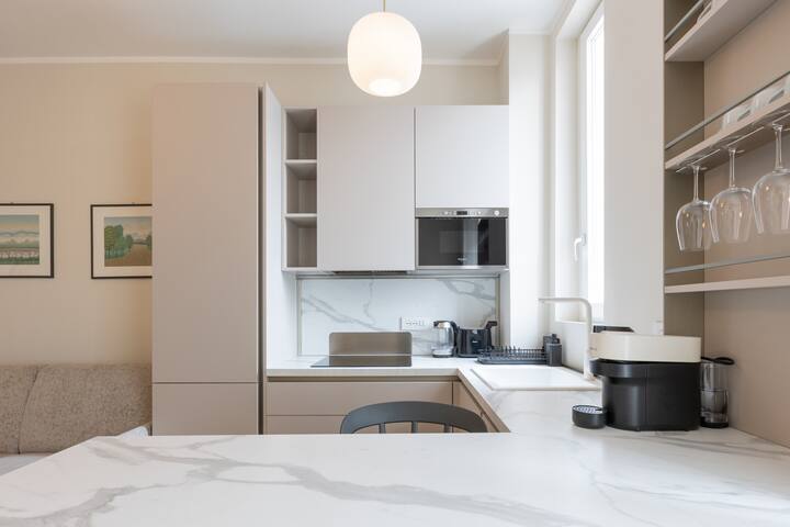 Bright two bedrooms Viale Certosa gallery image 2