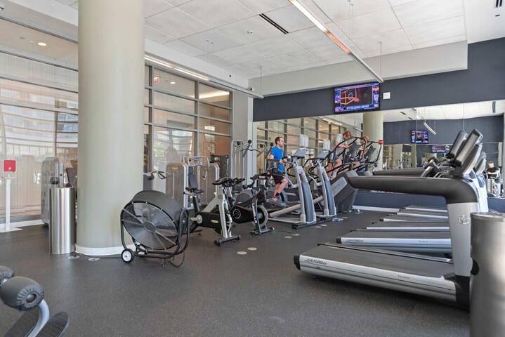 Spacious Apartments for Groups w/ Skyline Views gallery image 4