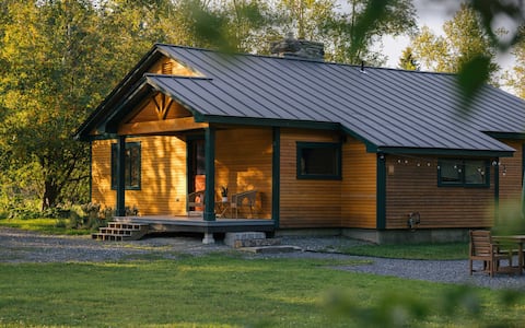 Brookside Cabin + Hot Tub | Woodstock & Killington