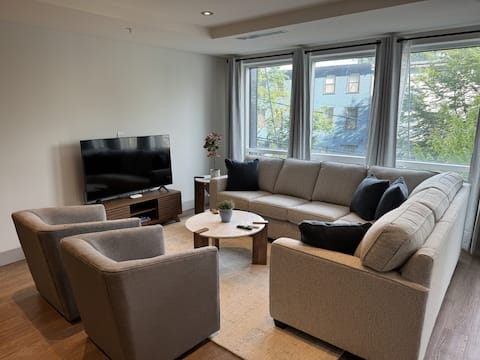Successful Airbnb property: Beautiful 3Bed/2Bath w/parking in Halifax