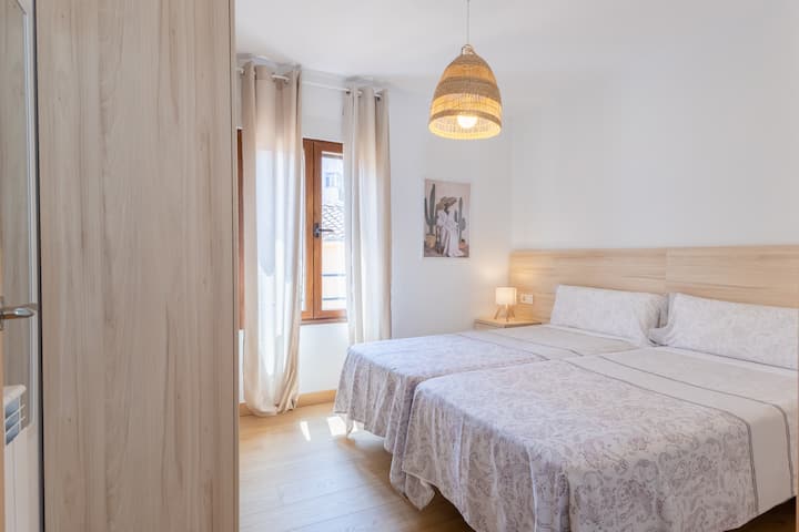 Schlafzimmer 1