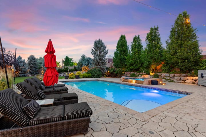 Luxury Mansion *Sleeps 20 *Pool *SportCrt *Theater