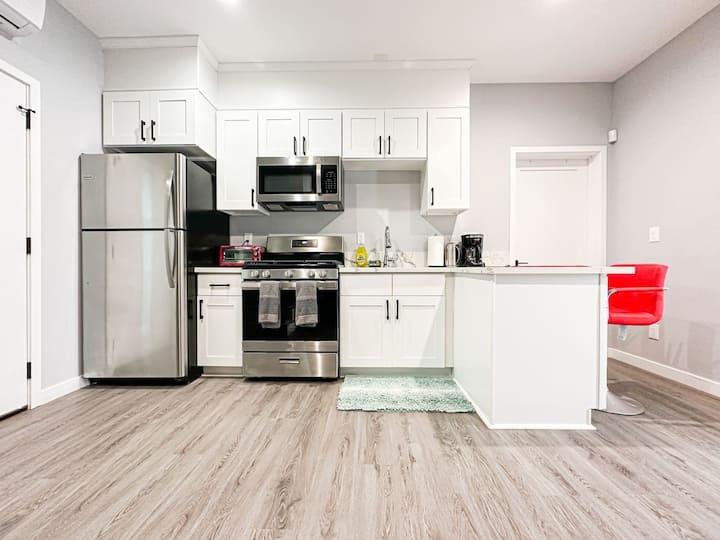 Spacious 4br Home Near Hollywood - Hollywood, CA