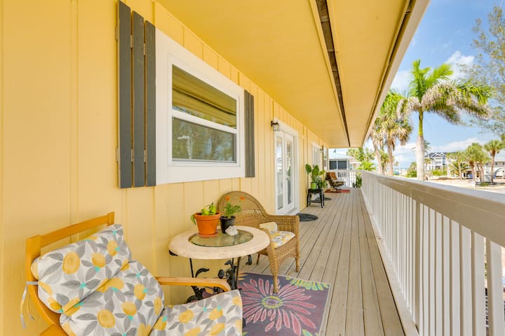 Steps To Shore: Sunny Fort Myers Beach Escape! - Fort Myers Beach, FL
