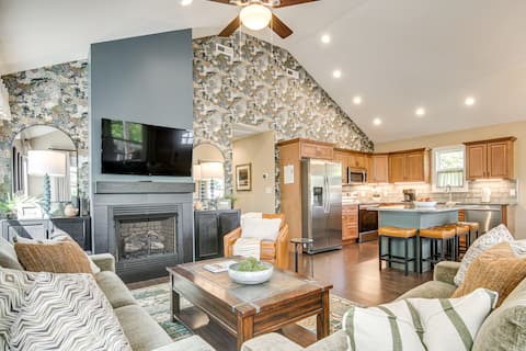 Successful Airbnb property: Walk to Dtwn Waynesville: Home w/ Deck! in Waynesville