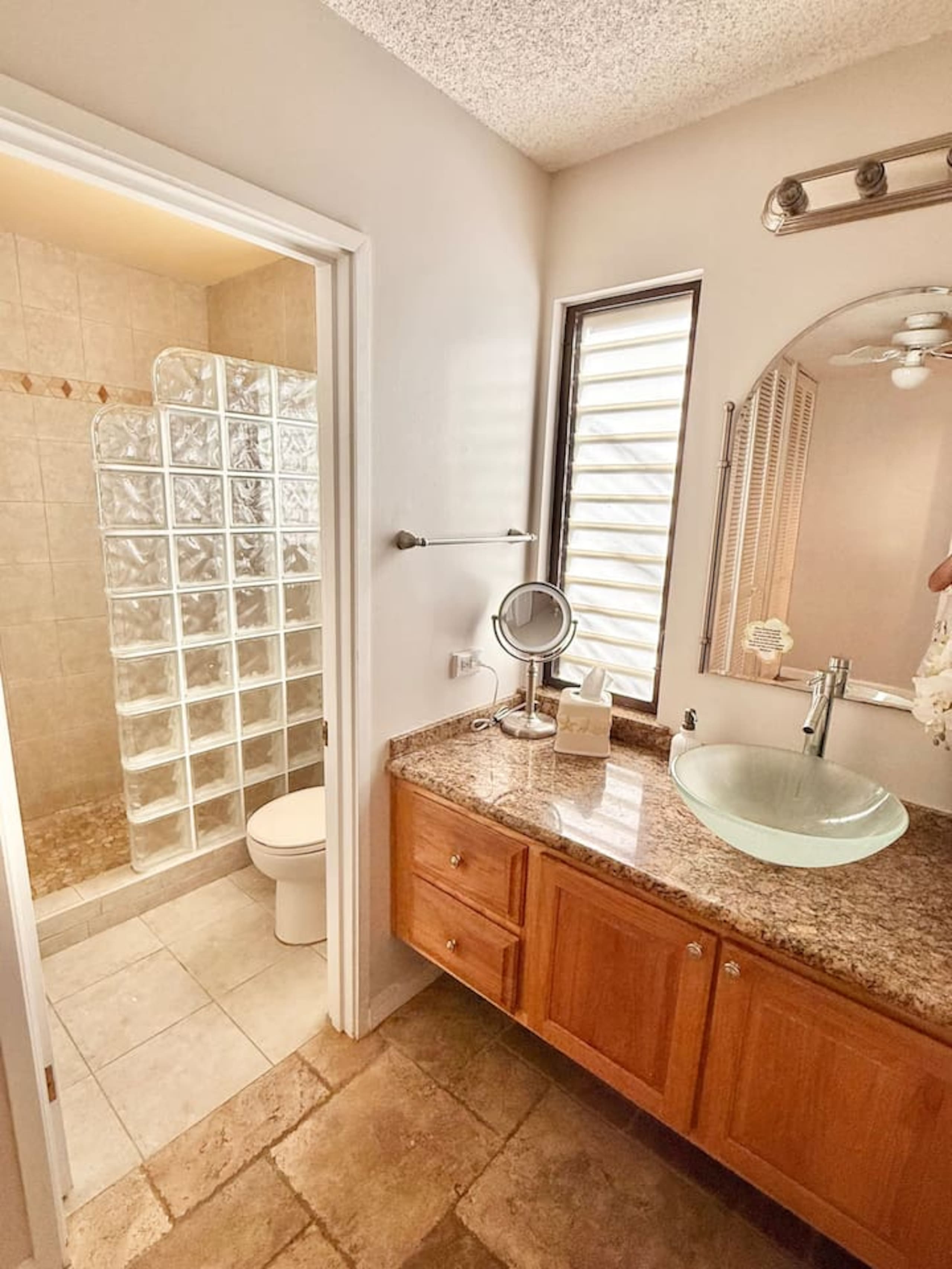 Condo in Kihei · ★4.9 · 1 bedroom · 2 beds · 2 baths - Image 15