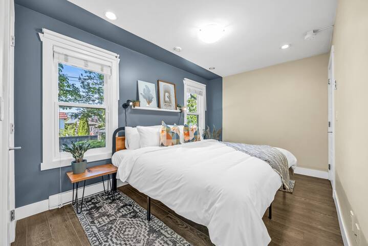 Zen Green Townhome Oasis | King Bed +Dbl Bunk Room gallery image 2