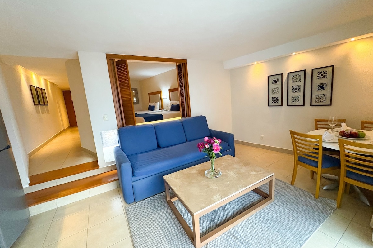 您的公寓设有沙发床和餐厅。  *鲜花、水果和玻璃器皿仅供装饰使用。