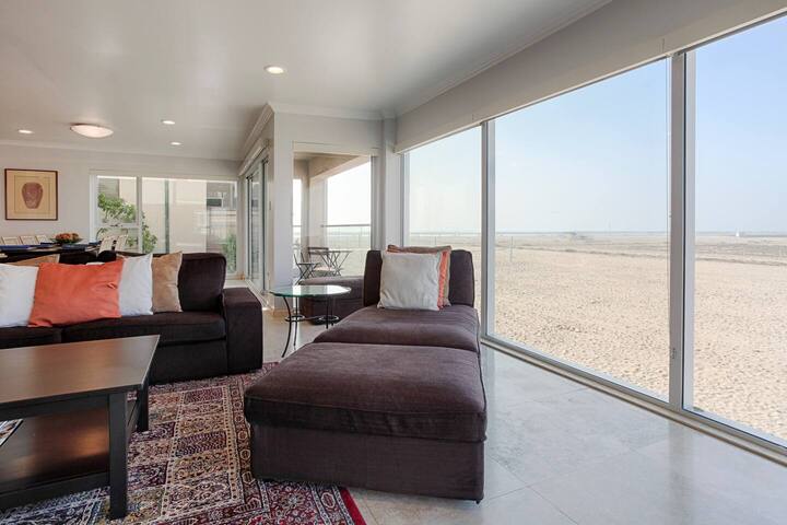 Oceanfront Oasis: 2-Story Dream Condo gallery image 4