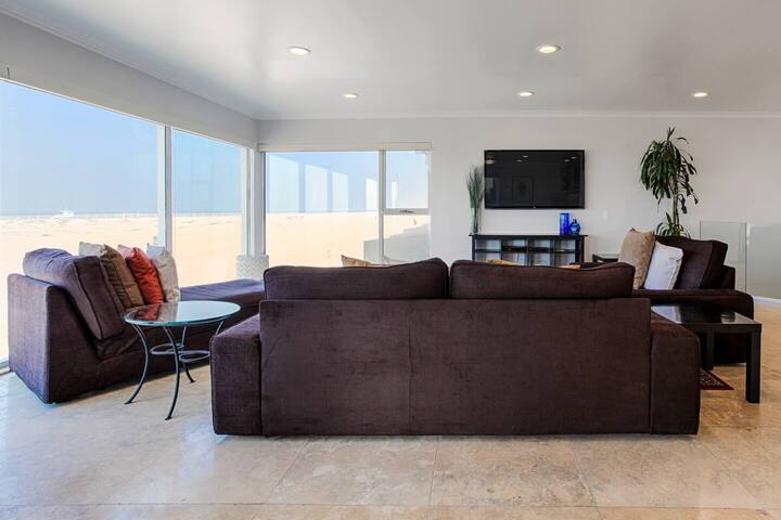 Oceanfront Oasis: 2-Story Dream Condo gallery image 3