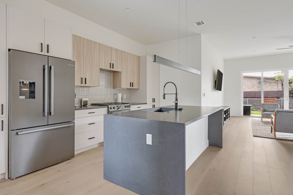 Stunning Austin Skyline | Groups & Pets!