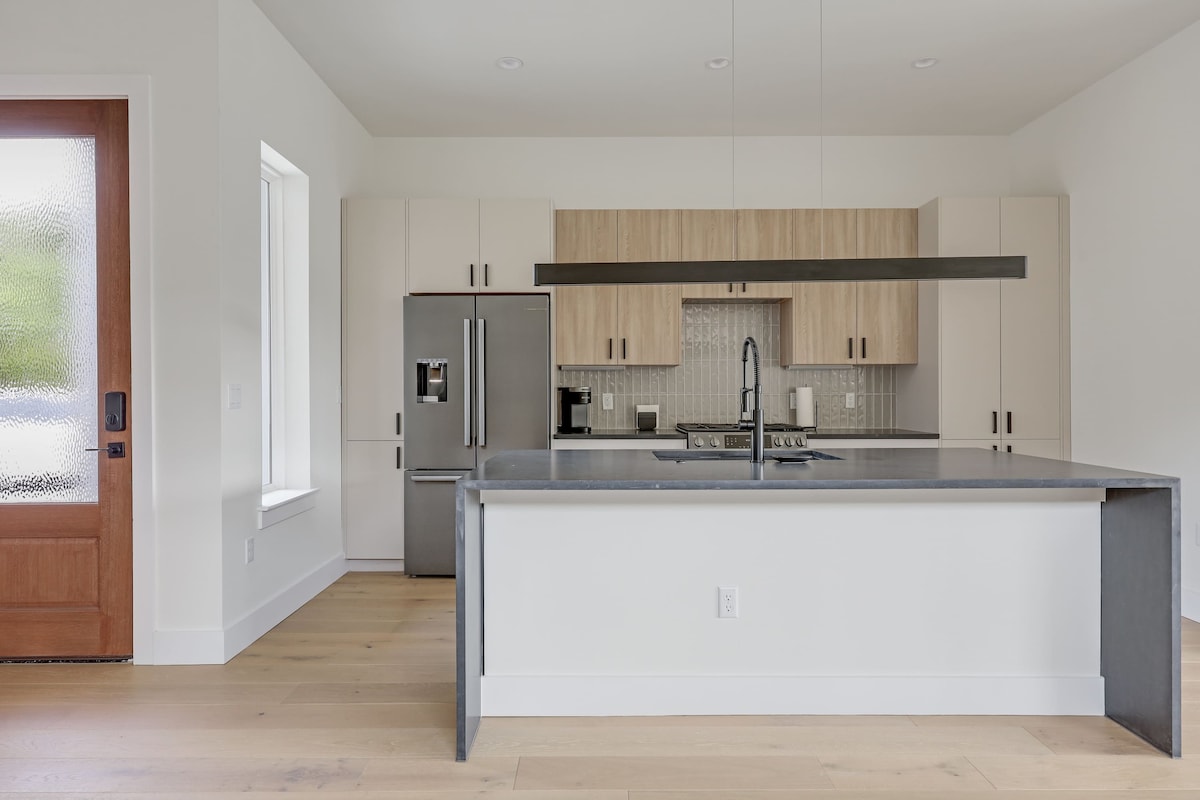 Stunning Austin Skyline | Groups & Pets!