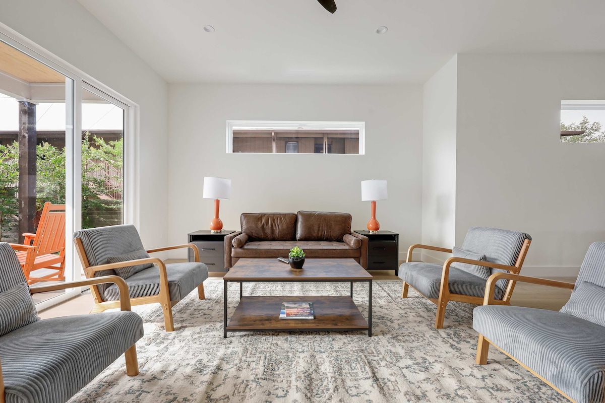 Stunning Austin Skyline | Groups & Pets!