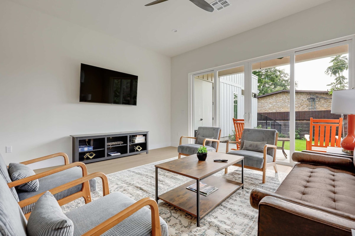 Stunning Austin Skyline | Groups & Pets!